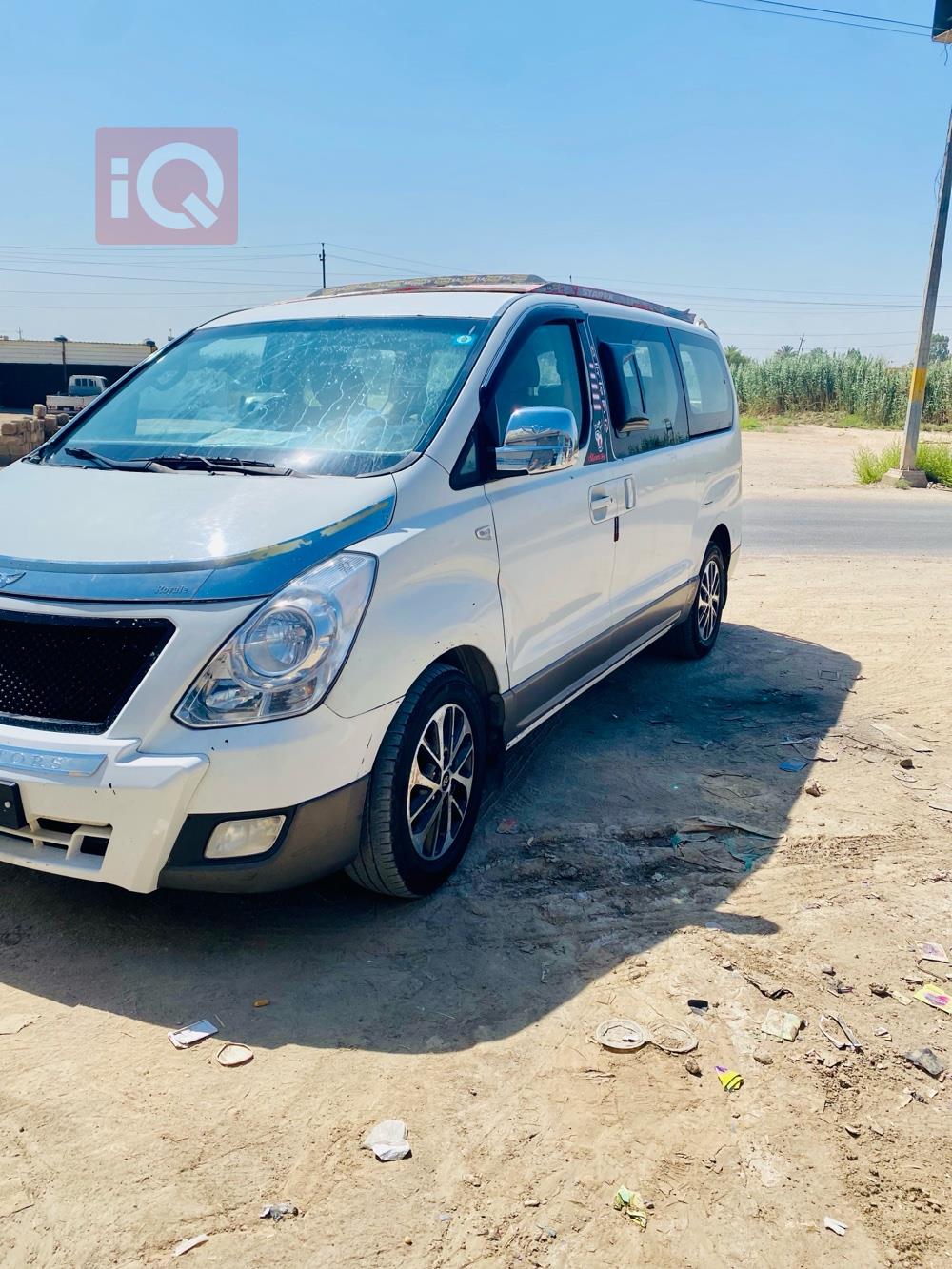 Hyundai Starex
